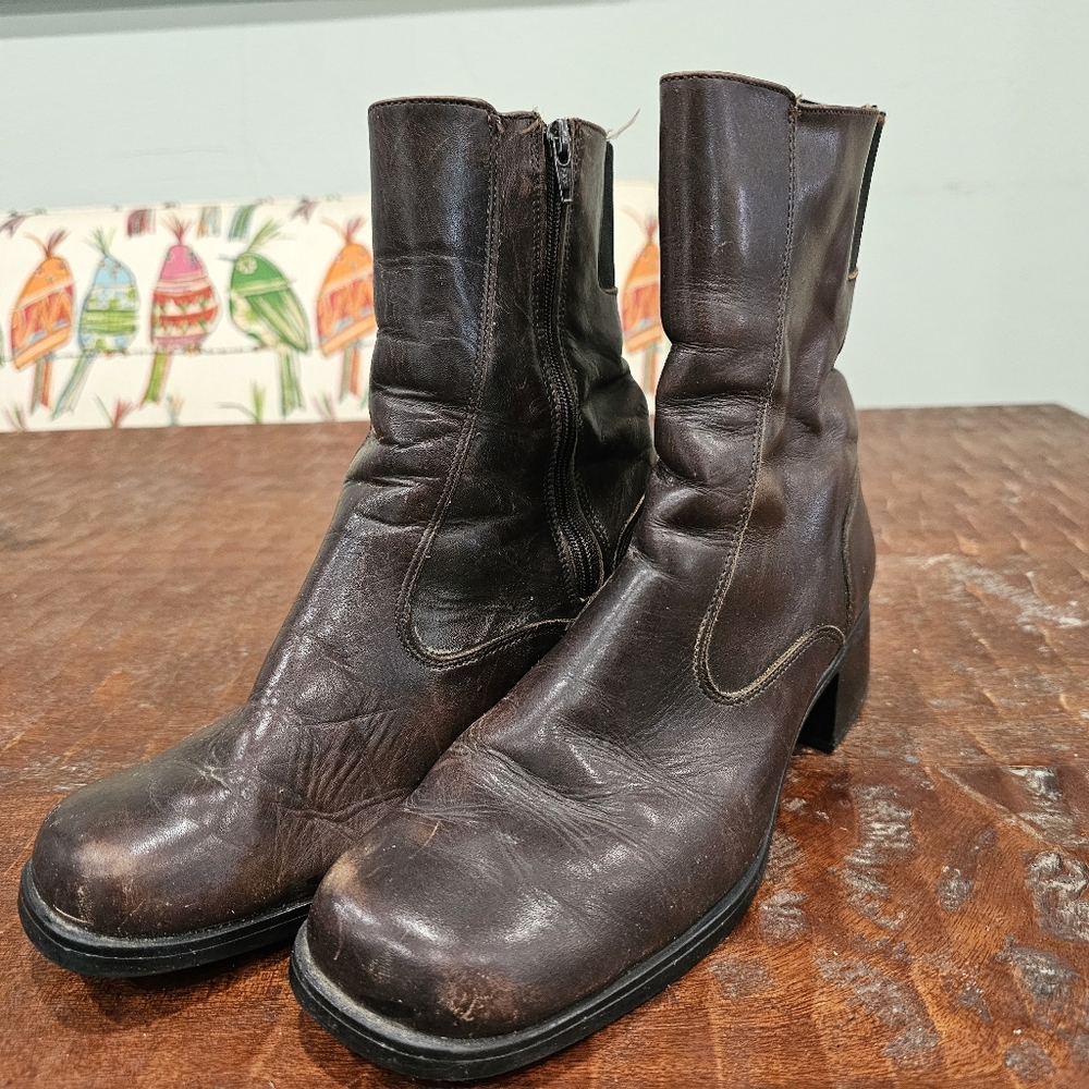 Distressed Brown Leather Santana Canada Boots US Size 8.5